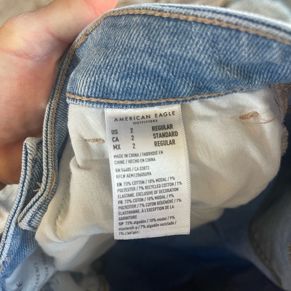 American Eagle Straight Mom Jean size 2 Reg 👖 - Picture 3 of 6